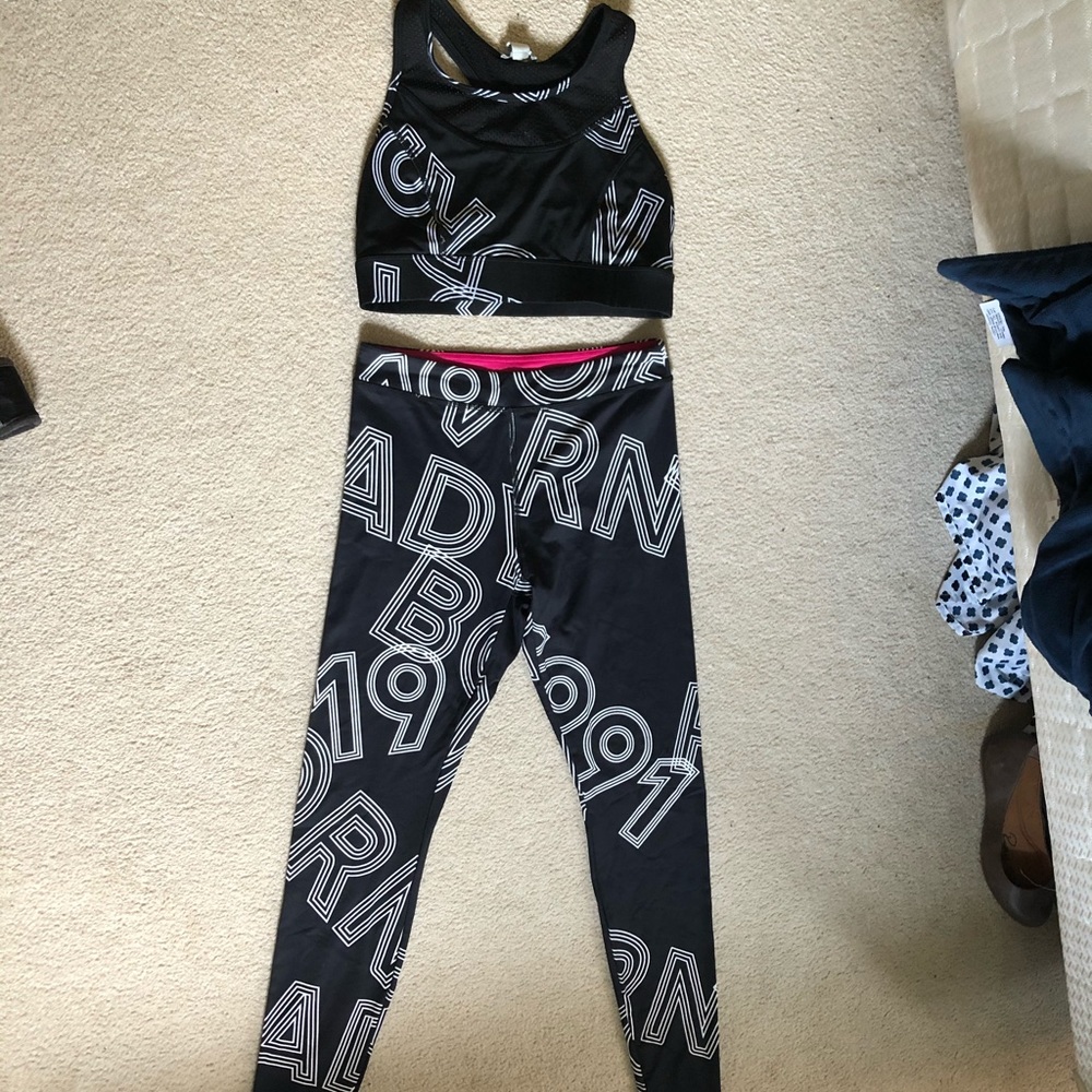 Forever 21 sports bra and matching yoga pants.